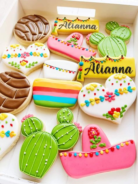 Mexican Royal Icing Cookies, Mexican Inspired Cookies, Mexican Fiesta Cookies, Fiesta Decorated Cookies, Mexican Decorated Cookies, Mexico Cookies Decorated, Mexican Cookies Decorated, Fiesta Cookies Decorated Wedding, Mexican Sugar Cookies