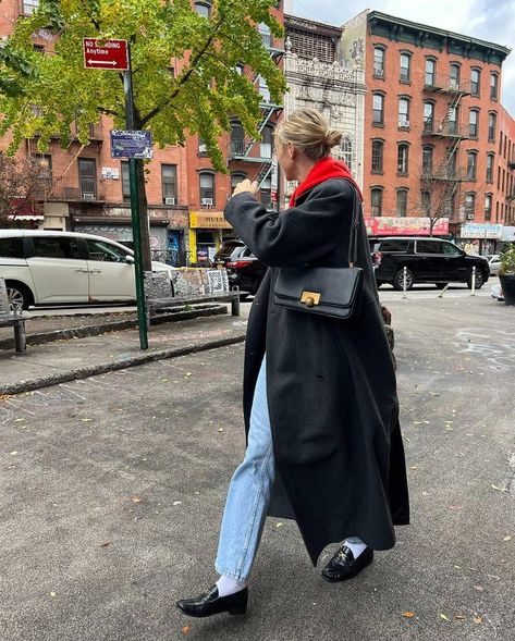 Long Wool Coat Outfit, Black Wool Coat Outfit, Long Black Coat Outfit, Wool Coat Outfit, Black Coat Outfit, Long Coat Outfit, Knee Length Coat, Black Trench Coat, Trench Coat Outfit