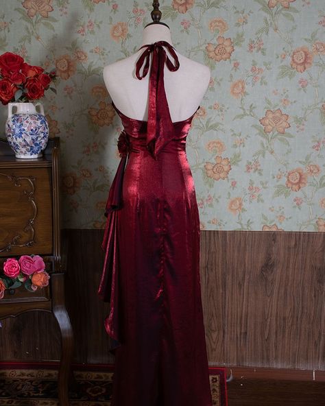 Long Red Hoco Dress, Winter Formal Dresses Red, Dark Red Dresses Classy, 1940s Dresses Formal, 90’s Prom Dresses, Dark Red Prom Dress Long, Long Red Satin Dress, Formal Dresses Halter Neck, Red Ball Dress