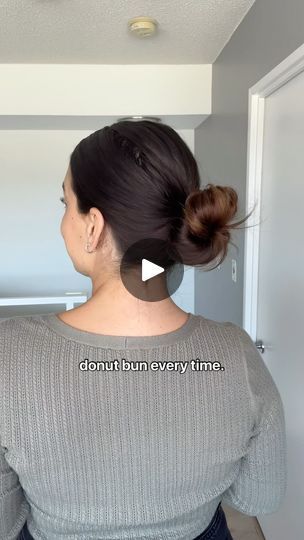 870K views · 434 reactions | @_toripuras quick bun hack! Perfect donut bun everytime! #bunhairstyle #hairstylehacks #easyhairstyles #messybuntutorial | Tori Puras | itsjennaraine · Roses How To Tie A Bun, Hair Donut Styles, Donut Bun Tutorial, Quick Bun Hairstyles, Easy Bun Tutorial, Simple Updo Tutorial, Quick Bun, Quick Buns, Bun Hack