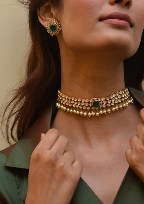 Personally Curated Unique Gold Necklace Designs for 2024 Modern Indian Jewelry, Vintage Indian Jewelry, Desi Jewelry, Indian Wedding Jewelry Sets, Neck Pieces Jewelry, Choker Necklace Designs, Choker Designs, Indian Bridal Jewelry Sets, Jewelry Set Design