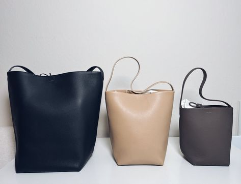 The Row N/S Park Tote Review: Small, Medium, and Large — Fairly Curated The Row Bag Outfit, Leather Tote Bag Outfit, The Row Park Tote, Autumn Shopping, Tote Bag Outfit, The Row Bag, Loewe Puzzle, Tote Outfit, Black Pebbles