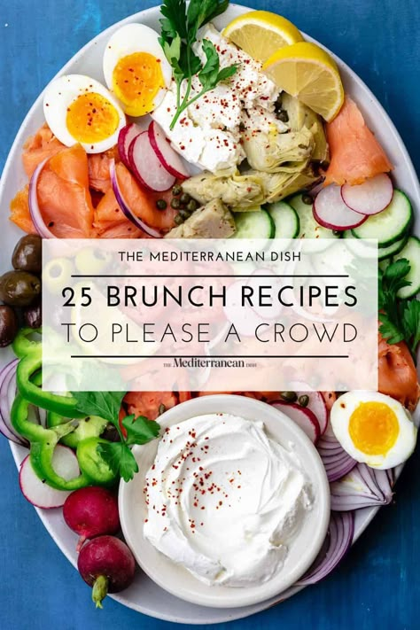 Our best brunch recipes to please a crowd, with our favorite easy brunch ideas for lazy weekend mornings and brunch parties alike! Outdoor Brunch Menu Ideas, Poolside Brunch Ideas, European Brunch, Summer Brunch Ideas, Brunch Recipes Healthy, Host Brunch, Mom Brunch, Easy Brunch Ideas, Brunch Ideas For A Crowd