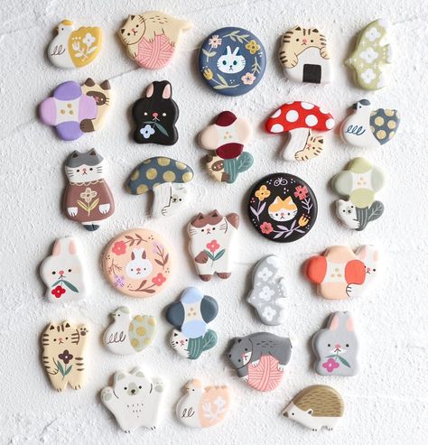 Cercei Din Lut Polimeric, Clay Magnets, Diy Air Dry Clay, Clay Diy Projects, Tanah Liat, Clay Crafts Air Dry, Cute Polymer Clay, Clay Ornaments, Cute Clay