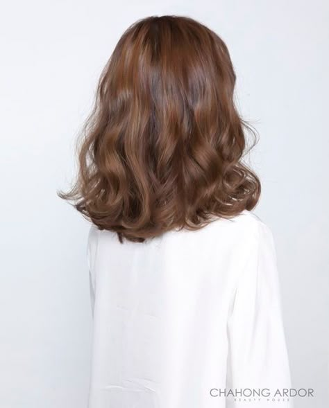 Hair Medium Length Styles, Korean Perm, Medium Length Styles, Super Hair, Auburn Hair, Hair Medium, Permed Hairstyles, Long Wavy Hair, Medium Hair Cuts