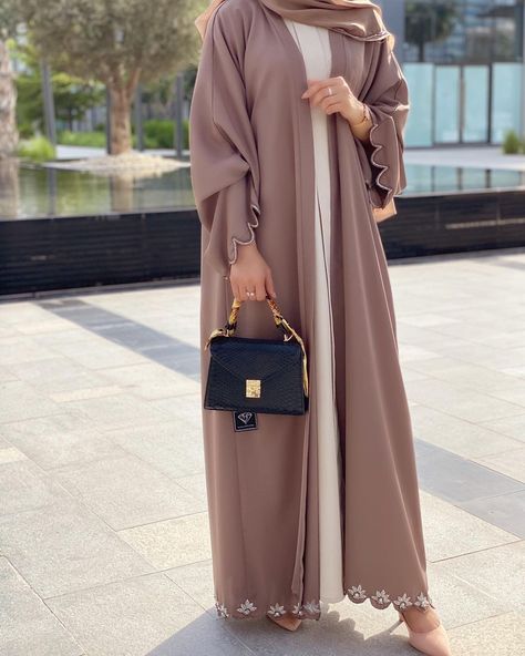 Abaya Dress Design, Burqa Design, Simple Abaya Designs, Burkha Designs, Abaya Styles, Simple Abaya, Fashion Abaya, Abaya Designs Latest, Islamic Fashion Dresses