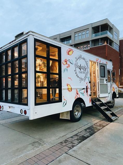 Trailer Shop Ideas, Breakfast Food Truck Design, Mobile Store Ideas, Diner Food Truck, Mobile Truck Business Ideas, Box Trailer Boutique, Mobile Pop Up Shop, Mobile Bookstore Trailer, Aesthetic Food Truck