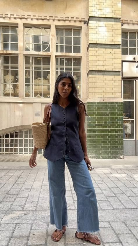 The Best Linen Vests Everyone is *Still* Wearing | Who What Wear Spring Outfits Ideas, Linen Pants Outfit, Summer Office Outfits, Europe Outfits, Italy Outfits, Summer Work Outfits, Looks Street Style, Fashion People, Mode Inspo