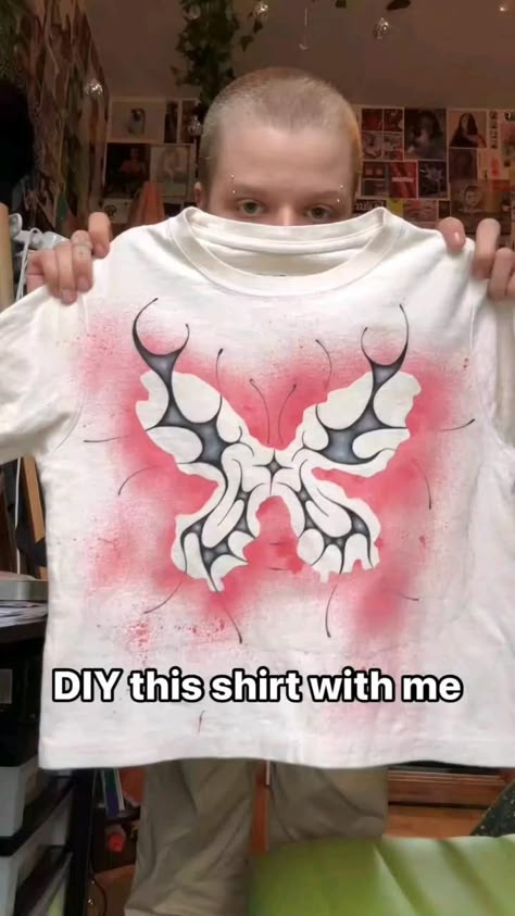 Stencil Shirt Diy, Diy Grunge Shirt Ideas, Painting On Black Shirt, Decorate Shirts Ideas, Spray Paint Clothes Ideas, Sewing Men’s Clothes, Customize Tshirt Diy, How To Put Print On Shirt, Paint On Hoodie Diy