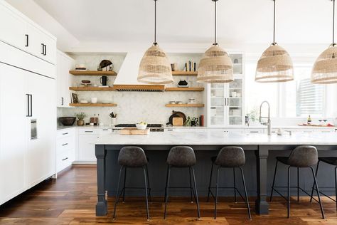 Open Concept Kitchens Are Back—and 8 Other Kitchen Design Trends Houzz Says Will Be Big This Year Multipurpose Kitchen Island, Organic Modern Transitional, Kitchen Remodel Trends, Big Kitchen Design, Modern Coastal Design, Kitchen Color Trends, Cabinet Molding, Painted Kitchen Cabinets Colors, Kitchen 2024