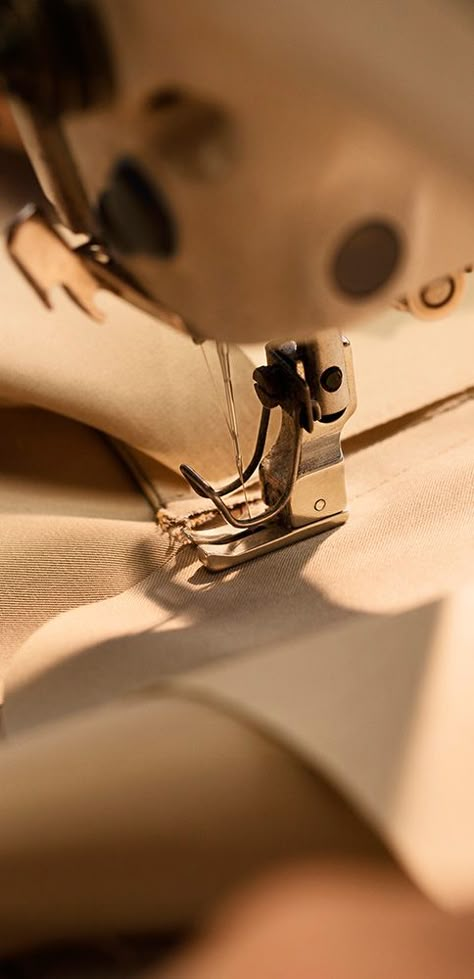 Sewing Aesthetic, Sewing Photography, Fashion Dream Job, Fashion Designer Studio, Fabric Photography, Clothing Photography, Sewing Studio, Beige Aesthetic, Sewing Art