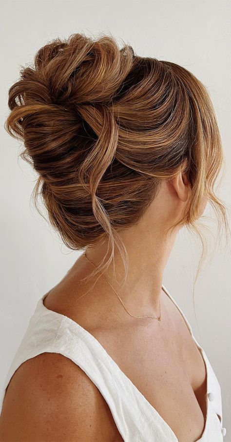 chic updos, updos, updo hairstyle, cute updo, simple updo, chignon, high updo Low Bun Wedding Hair Brunette Messy Updo, Loose Chignon Updo, High Up Hairstyles For Wedding, Messy Updo For Wedding, Updo Hair Wedding Guest, Loose High Updo Wedding, Bridesmaid Updos For Medium Hair Shoulder Length, Messy Updo Red Hair, Tousled High Bun