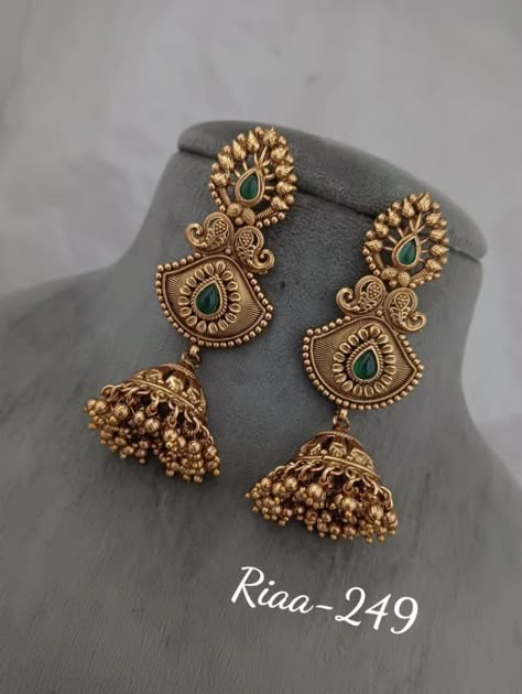 South Earring Design, Zumka Earrings, Gold Jhumki Indian Jewelry, Simple Jhumka, Gold Jhumka Earrings Bridal, Jumkas Gold, Gold Jhumka Designs, Bridal Gold Necklace, Ruby Necklace Designs