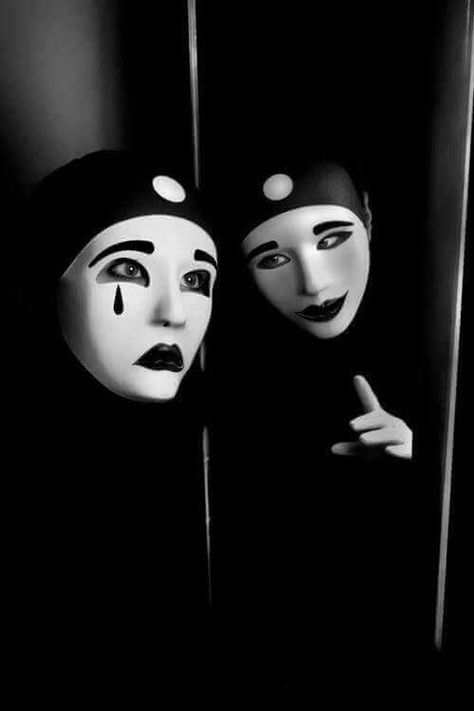 Blythe Bebek, Black And White Clown, White Masks, Pierrot Clown, Dark Circus, Night Circus, Clown Faces, Pantomime, Clowning Around