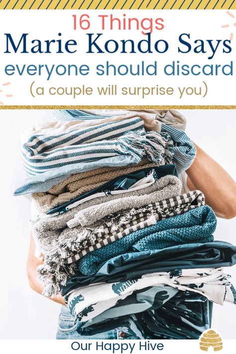 I’ve wanted to read Marie Kondo’s best selling book “The Life Changing Magic of Tidying Up” but I haven’t had time. This decluttering list makes it easy to see what the KonMari Method recommends discarding! #MarieKondo #KonMari #OurHappyHive Konmari Method Organizing, Decluttering List, Kon Mari, Konmari Organizing, Marie Kondo Organizing, Organize Life, Declutter Home, Konmari Method, Fashion Fails