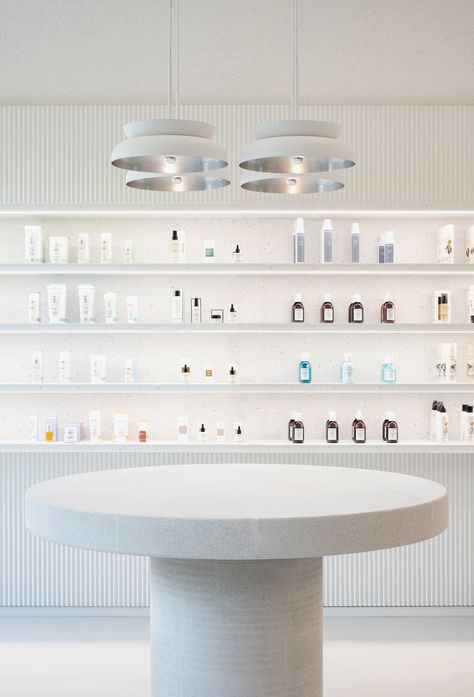 Cosmetics Laboratory Design, Ceiling Shelves, Beauty Station, Salon Suites Decor, Store Design Boutique, Pharmacy Design, Showroom Interior Design, Perfume Store, Salon Interior Design