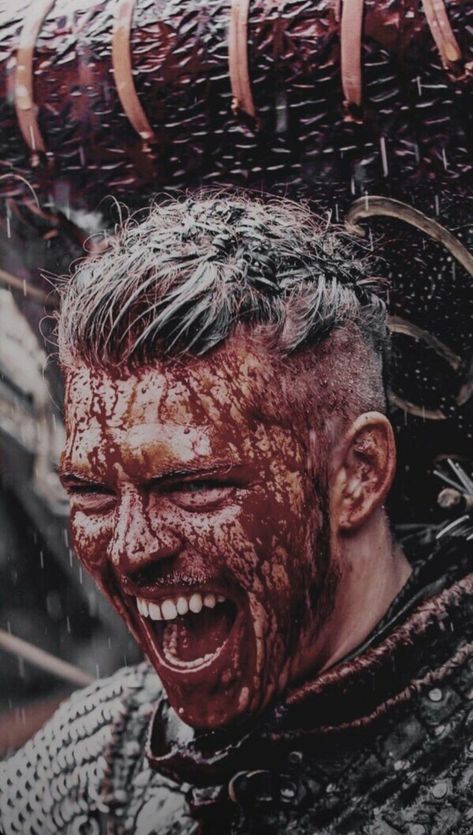 Rei Ragnar, King Ragnar Lothbrok, Ivar Vikings, Viking Pictures, Viking Wallpaper, Images Terrifiantes, Viking Aesthetic, Ragnar Lothbrok Vikings, Viking Character