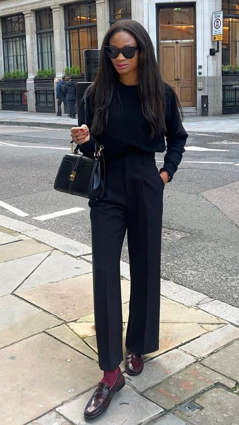 Stylish Business Casual Women, Formal Outfits In Winter, Women’s Work Trousers, Monochrome Chic Outfit, Emmanuel Alt Style, Work Trousers And Boots, Outfits For Designers, Cool Classic Style Outfit, Non Traditional Work Outfit