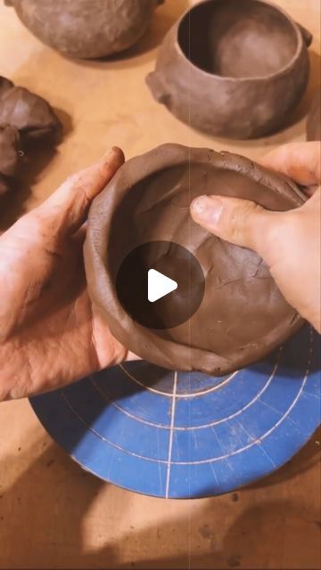 2,243 likes, 15 comments - the.ceramic.school on August 30, 2022: "How to make a coiled & pinched bowl ❤️ ••• Follow @pinched_pottery for more!". Pottery Coiling Technique, Pinch And Coil Pottery, How To Make A Pinch Pot, Pinch Bowls Ideas, Hand Built Pottery Sculptures, Ceramic How To, Pottery Ideas Handbuilt Beginners, Rustic Pottery Ideas, Coil Technique Ceramics