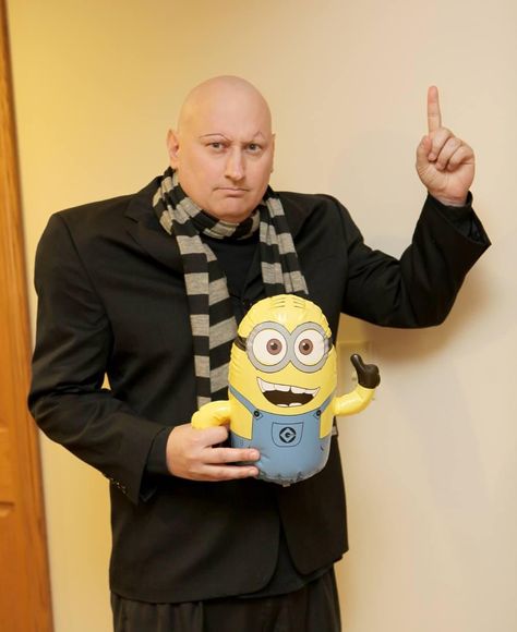 22 Awesome DIY Halloween Costume Ideas for Guys - Brit + Co Gru Costume, Celebrities Halloween, Amazing Halloween Costumes, Minion Costumes, Clever Halloween Costumes, A Minion, Diy Kostüm, Diy Halloween Costume, Halloween Men