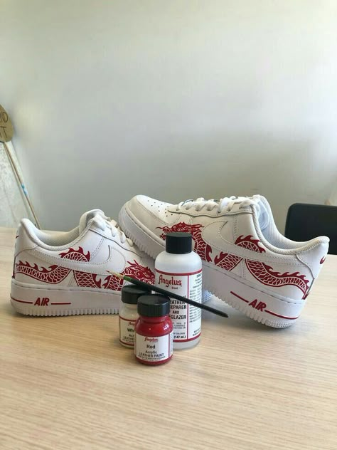 Custom Forces Ideas, Airforce Custom Ideas, Air Force Custom Ideas, Custom Air Force 1 Diy, Painted White Shoes, Air Force Painting, Hand Painted Shoes Ideas, Customized Air Force 1, Nike Air Force 1 Red