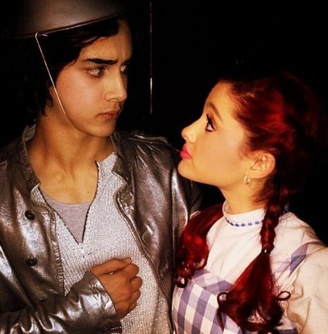 Victorious Nickelodeon, Ariana Grande Victorious, Uk Icon, Cat Valentine Victorious, Victorious Cast, Ariana Grande News, Jesse Metcalfe, Sam & Cat, Avan Jogia