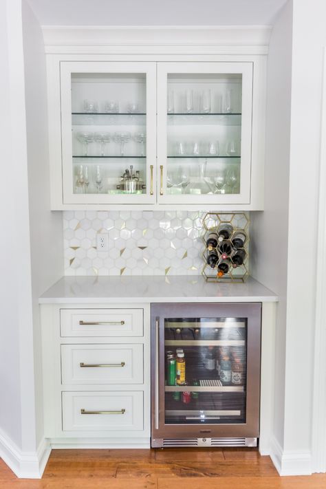 Bar Nook In Kitchen, Nook In Kitchen, Kitchen Wine Fridge, Built In Wine Bar, Dry Bar Ideas, Small Bars For Home, Bar Nook, Home Bar Ideas, Home Bar Cabinet