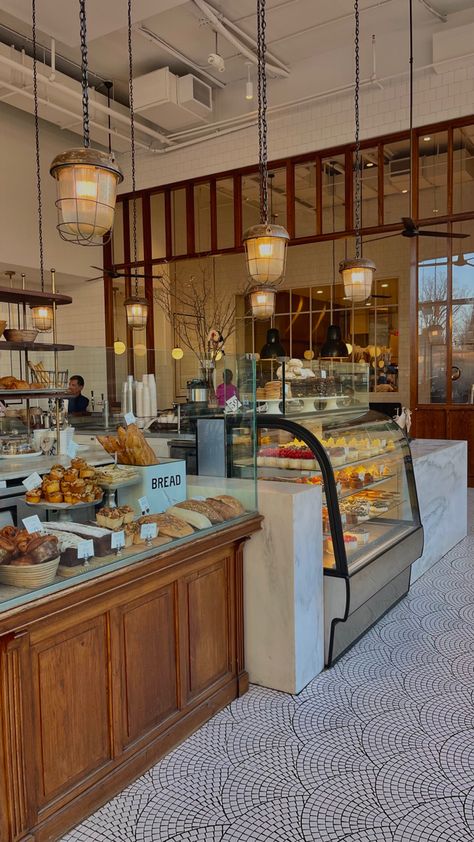 Beautiful Retail Spaces, Bakeryshop Idea, Coffee Shop Aesthetic Interior, Italian Coffee Shop Interior, Big Coffee Shop Design, Cafe Paris Interior, Bakery And Coffee Shop, Aesthetic Bakery Shop, Aesthetic Coffee Shop Interior