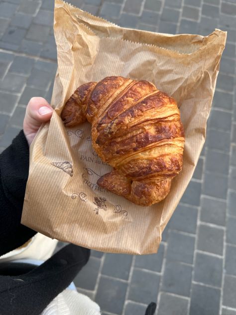 French Croissant, France Food, Food O, French Food, Pretty Food, Aesthetic Food, Love Food, Good Food, Vision Board