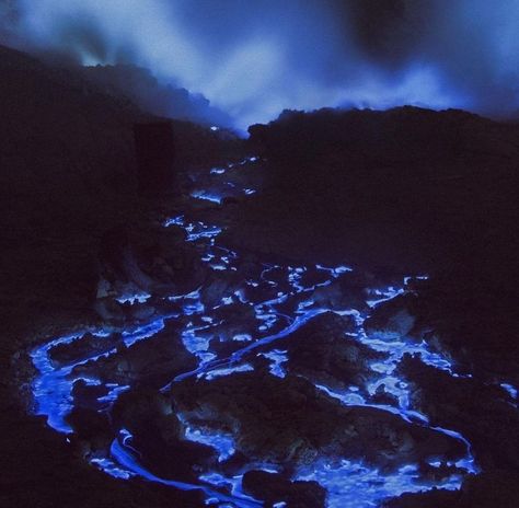 Ijen Volcano, Volcano Art, Beautiful Places In India, Kawah Ijen, Blue Lava, Dragon Lady, Water Rain, I Need Space, Female Dragon