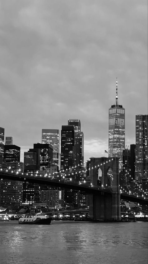 Sunghoon Wallpaper, City Life Photography, New York Wallpaper, New York Black And White, Black And White Landscape, Nyc Life, New York Life, Dark Phone Wallpapers, Ny City