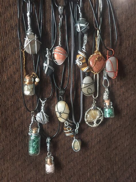 Cute Crystal Necklaces, Witchcore Accessories, Crowcore Jewelry, Wrapped Crystals, Jewelry Hippie, Grunge Jewelry, Indie Jewelry, Rock Jewelry, Hippie Necklace