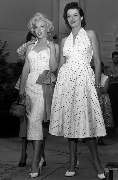 Marilyn Monroe And Jane Russell, Stile Pin Up, 40s Mode, Klasik Hollywood, Jane Russell, Glamour Vintage, Mae West, Gene Kelly, Marilyn Monroe Photos