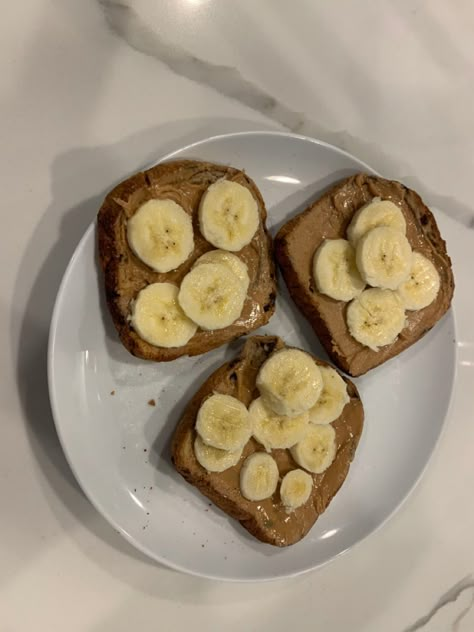 Toast With Banana And Peanut Butter, Peanut Butter And Banana Toast, Peanut Butter Toast With Banana, Peanut Butter On Toast, Peanut Butter Toast Aesthetic, Peanut Butter Aesthetic, Banana Snack Ideas, Banana Peanut Butter Bread, Oatmeal With Peanut Butter