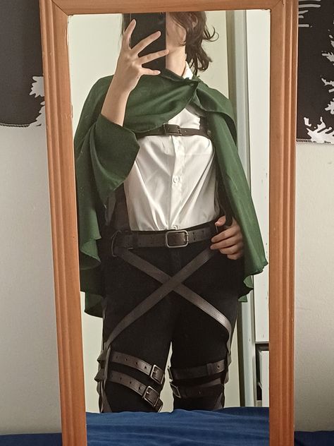 Aot Cosplay Costume, Hange Zoe Costume, Zoe Hange Cosplay, Hange Aot Cosplay, Sasha Cosplay Aot, Anime Costumes Ideas, Attack On Titan Halloween Costume, Hanji Cosplay, Anime Halloween Costume Ideas