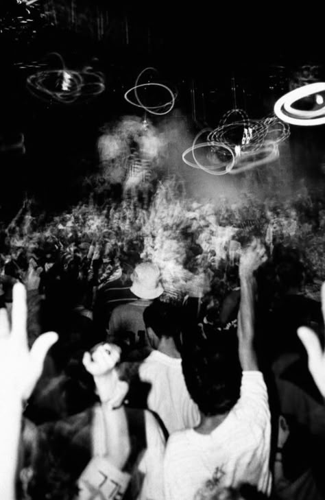 Dj Black And White, Rave Vibes Aesthetic, Underground Music Aesthetic, Berghain Aesthetic, Club Aesthetic Night Party, Techno Party Aesthetic, Techno Rave Aesthetic, Raver Aesthetic, Underground Rave Aesthetic