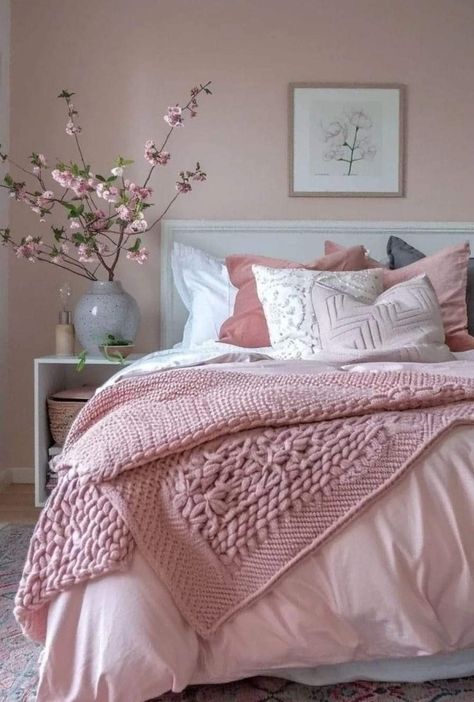 Women’s Bedroom Decor, Pink Boho Glam Bedroom, Feminine Master Bed, Small Chic Bedroom, Bedroom Design Pink, Cozy Pink Bedroom, Aesthetic Pink Bedroom, Cozy Chic Bedroom, Feminine Bedding