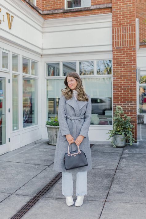 Light Grey Coat Outfit Winter, Grey Long Coat Outfit, Light Grey Coat Outfit, Grey Coat Outfit Winter, Grey Coat Outfit, Layered Winter Outfits, Coat Outfit Winter, Long Coat Outfit, Long Grey Coat