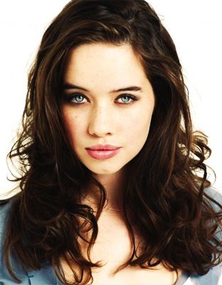 Anna Popplewell Types Of Hair Color, Anna Popplewell, Pictures Of Anna, Brown Hair Blue Eyes, Brown Hair Colors, Narnia, Beauty Inspiration, Beautiful Eyes, Dark Hair