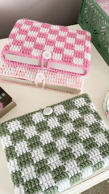 Crochet Laptop Case, Barbie Ballerina, Crochet Checkered, Crochet Book Cover, Butterfly Books, Crochet Case, Cover Books, Sac Diy, Book Pouch