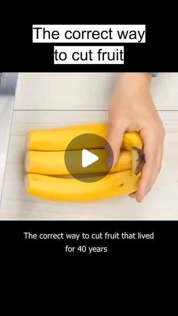 Useful Tips on Instagram: "Follow @usefultips.ins for more helpful tips like this one! . please drop heart if you like this video❤️ . . . . #fyp #foryou #viral #kitchenessentials #hack #hacks #kitchenhacks #foodporn #foodblogger" Fruit Hacks, Fruit And Veg Shop, Kitchen Hacks Food, Amazing Food Hacks, Appetizers Easy Finger Food, Watermelon Recipes, Food Carving, Veggie Side Dishes, Cooking Hacks