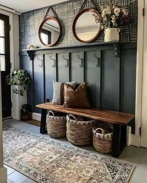 Modern Farmhouse Decor Ideas, Mudroom Entryway, Mudroom Decor, Interior Design Per La Casa, Foyer Design, Home Entrance Decor, Design Del Prodotto, Entrance Decor, Decoration Inspiration