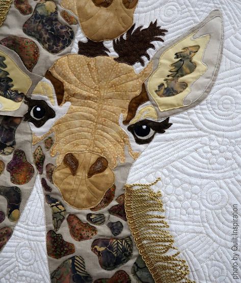 Mother and Baby Giraffe by Barbara Renoux.  Pattern by Toni Whitney. Photo by Quilt Inspiration: Quilt Arizona 2019. Textile Animals, Giraffe Quilt Patterns Free, Giraffe Quilt Patterns, Applique Quilt Patterns Free, Safari Baby Quilt, Giraffe Quilt, Lattice Quilt, Elephant Quilt, Pineapple Quilt