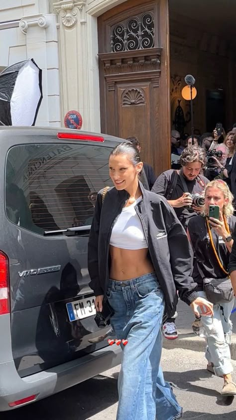 Bella Hadid leaving the Balenciaga fashion show in Paris, France. - 06/07/22 Bella Hadid Aesthetic Outfits, Bella Hadid Outfits 2023, Bella Hadid Iconic Outfits, Bella Hadid Balenciaga, Bella Hadid Paparazzi, Balenciaga Fashion Show, Bella Hadid Fashion, Bella Hadid Street Style, Balenciaga Fashion