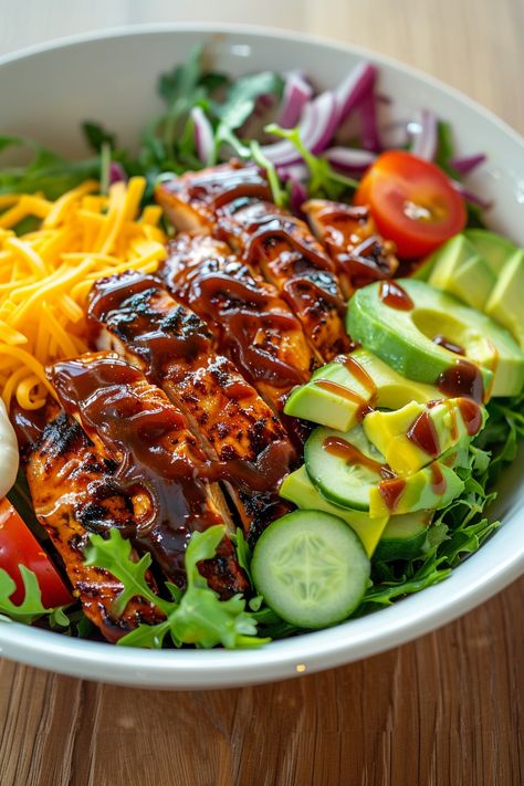 Bbq Chicken Salad Healthy, Chicken Recipes For Diet, Healthy Low Carb Recipes Breakfast, Keto Lunch Bowls, No Carb Food, Blackened Chicken Salad, Chicken Keto Recipes, Guest Recipes, College Diet