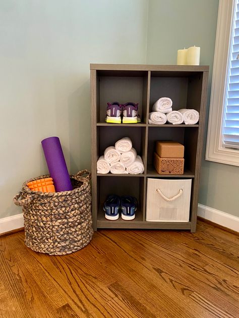 Gym Equipment Organization At Home, Small Room Workout Space, Yoga Office Space Bedroom, Small Workout Corner In Bedroom, Corner Gym Ideas, Home Gym Corner Spaces, Small Apartment Workout Space, Bedroom With Workout Space, Workout Equipment Storage Ideas