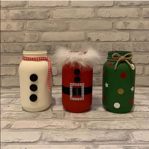 Here are a few ideas on how to use mason jars for christmas decorations and the good news is these are so easy, you can easily make them yourself. Christmas Glass Painting Ideas Mason Jars, Candle Jar Painting, Jar Painting Ideas Cute, Glass Jar Gift Ideas, Mason Jar Painting Ideas, Glass Jar Decorating Ideas, Christmas Jar Gifts, Tea Lights Christmas, Jars Decoration Ideas