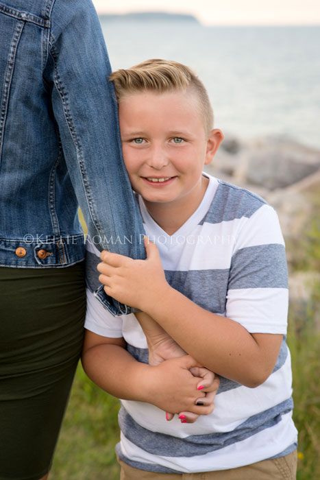 Mother Son Session - Kellie Roman Photography Mom With Sons Photography, Mother Son Photoshoot Older, Mom Son Poses, Son And Mom Pictures, Mother Son Photos Single Moms, Family Of 3 Poses With Older Child, Mom Son Photoshoot Picture Ideas, Mother Son Photography Older, Mother Son Picture Ideas