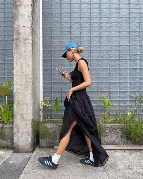 Style Roots, Dress And Sneakers Outfit, Streetwear Chic, Style 2023, Holiday Summer, Comfy Chic, Clothes Style, 가을 패션, Corset Style