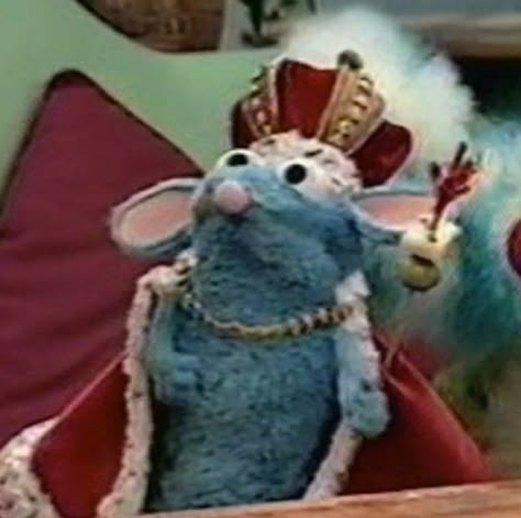 Funny Muppet Pictures, Blue Mouse Puppet, Tutter Mouse Aesthetic, Blue Rat Puppet, Tutter Mouse Pfp, Tutter Mouse Wallpaper, Tutter Mouse Reaction, Muppets Pfp, Preminger Pfp